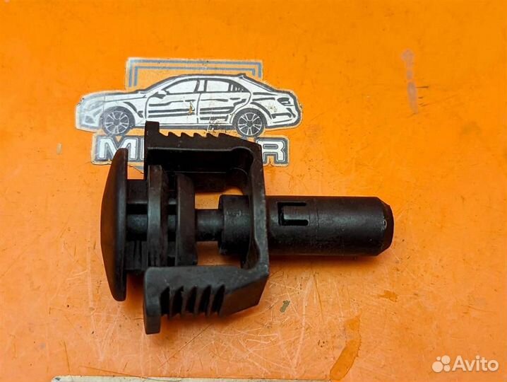 Клипса радиатора w209 CLK-class 112.955