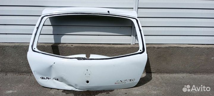 Крышка багажника рено сандеро