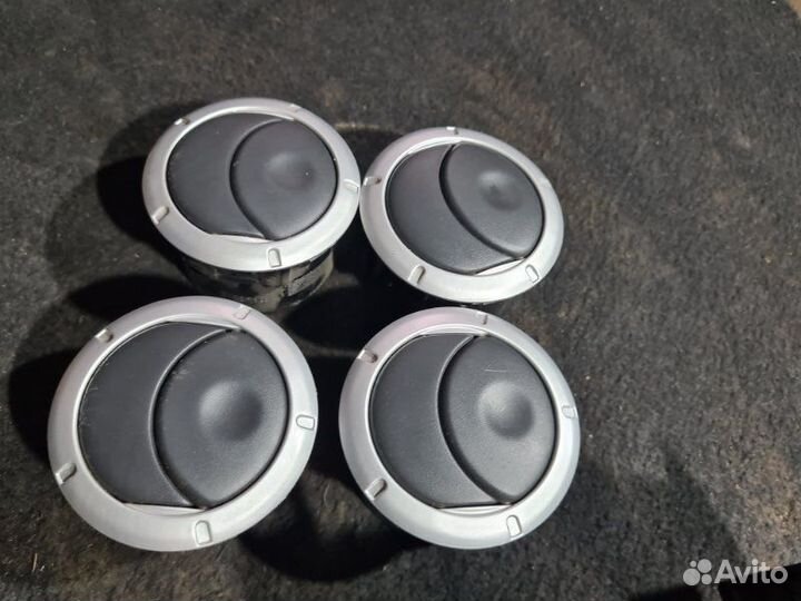 Дефлектор воздушный LADA Largus K4M 2016