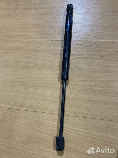 Амортизатор крышки багажника Renault Megane 2