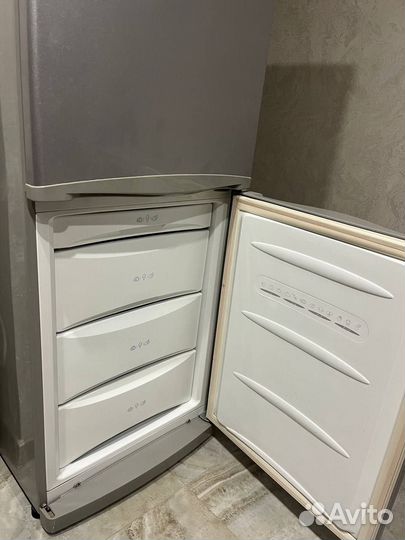 Холодильник LG