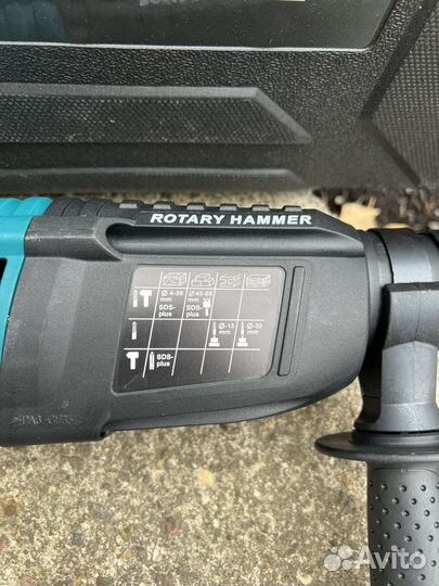 Перфоратор makita 1050W с набором свёркл и лопаток