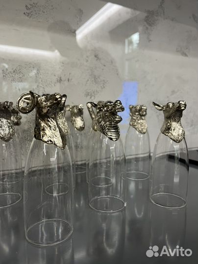 Новый набор бокалов для вина головы знаков года