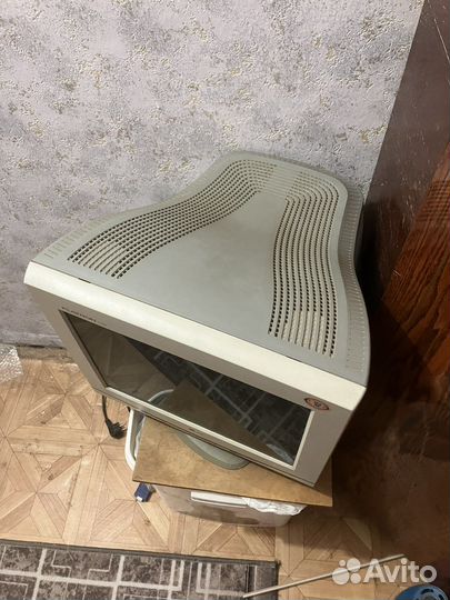 Монитор LG flatron F700B