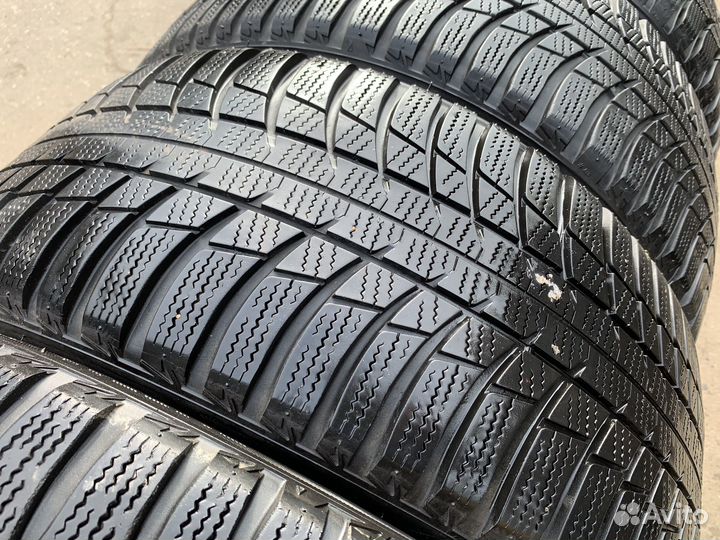 Bridgestone Blizzak LM-001 245/45 R18