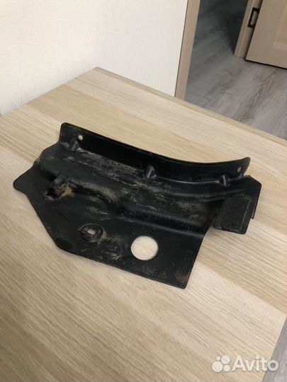 Пыльник двигателя нижний левый GM Cruze 94566178