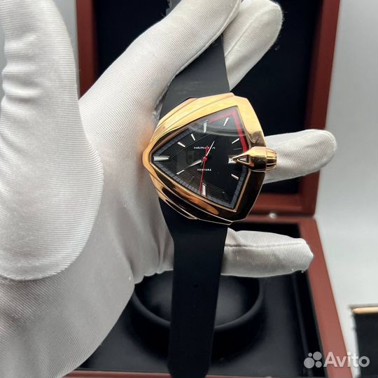 Механические часы Hamilton Ventura