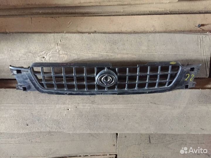 Решетка радиатора Mazda Demio DW3W