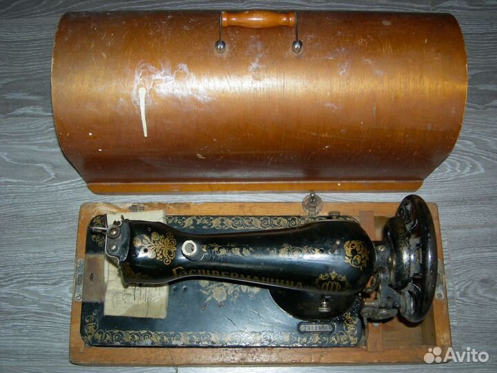 Швейная машинка СССР госшвеймашина В сундуке