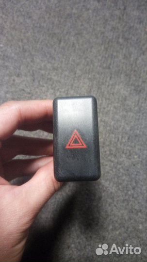 Кнопка включения аварийной остановки Mazda Axela