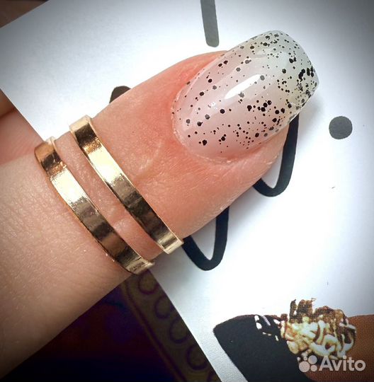 Модель на маникюр