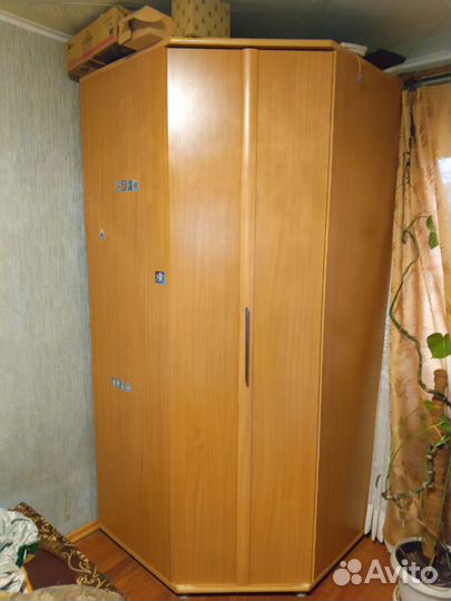 Угловой шкаф