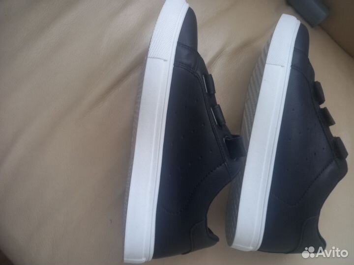 Кроссовки женские