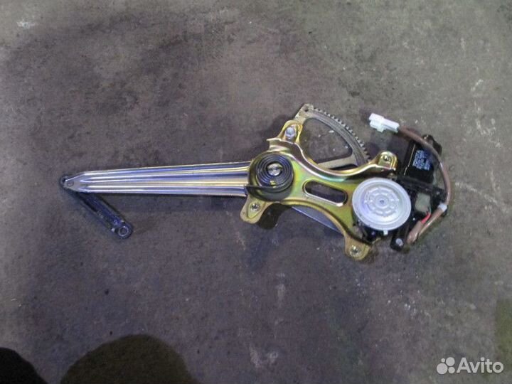 Стеклоподъемник электр. задний правый Lexus LS 400