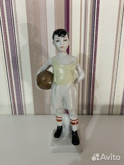 Статуэтка лфз Юный Футболист