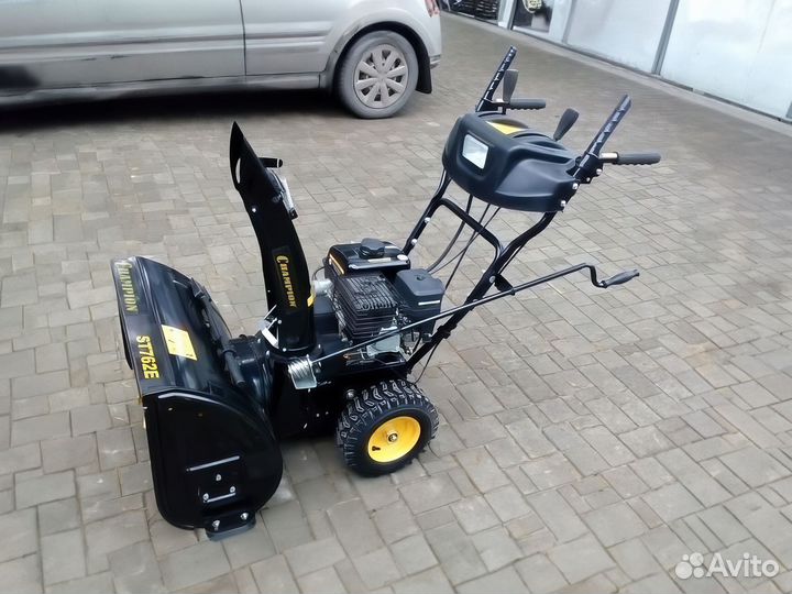 Снегоуборщик Champion ST762E