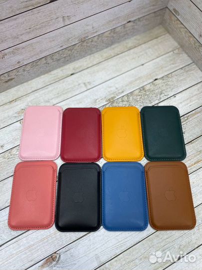 Картхолдер на iPhone из кожи