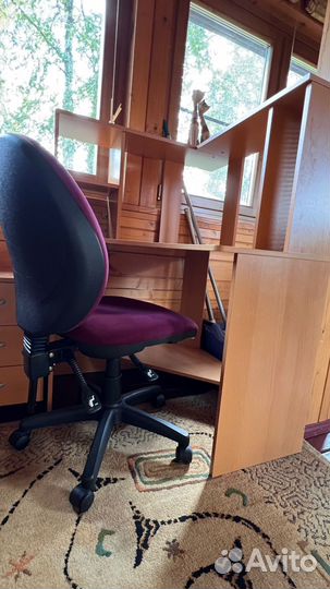 Компьютерный стол угловой и стул