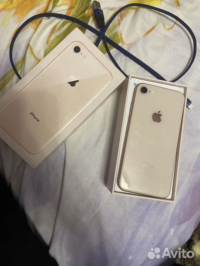 Телефон iPhone 8