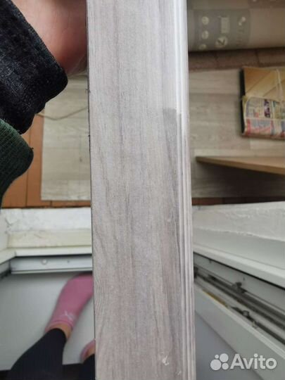 Угол металлический напольный 60*60*90 дуб белый