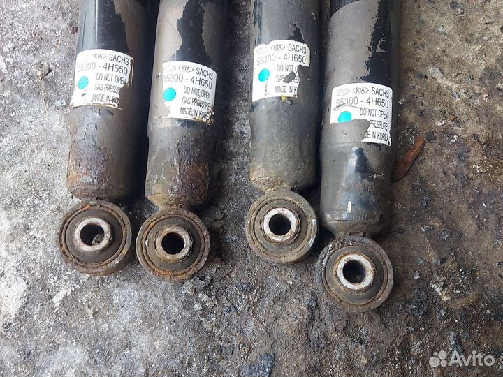 Амортизатор задний Хендай Старекс H1 55300-4H650