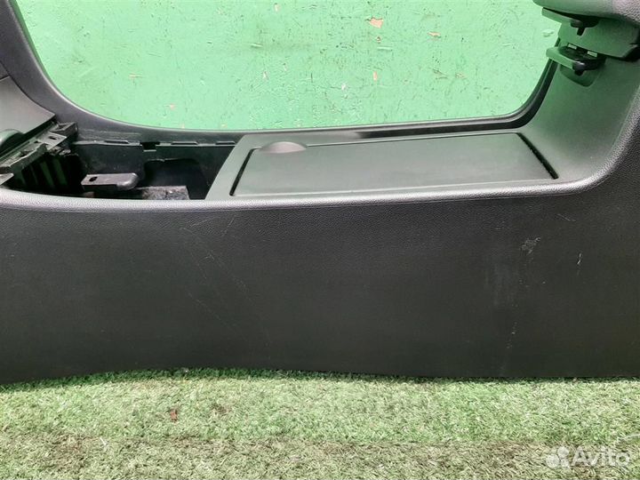 Консоль центральная с подлокотником Mazda 3 (BK)