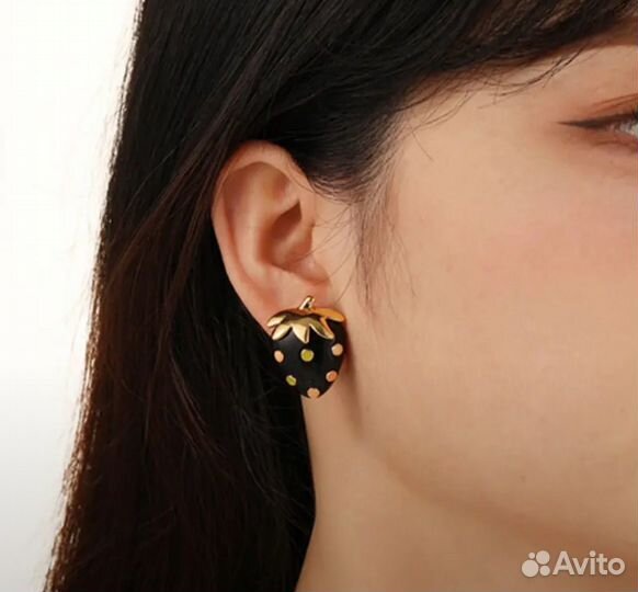 Серги-гвоздики клубника