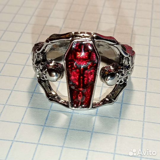 Кольцо с черепами