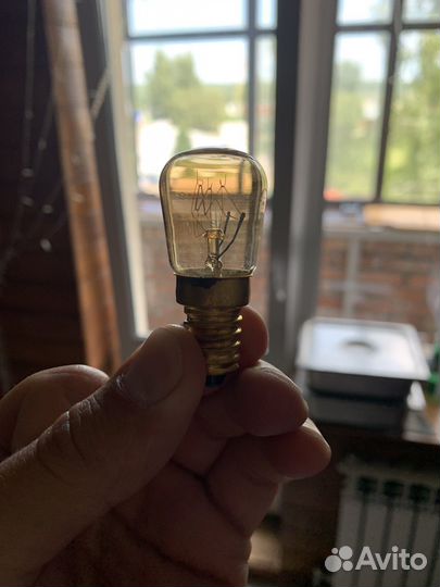 Лампа е14