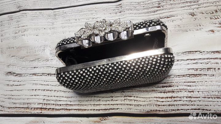 Клатч стразы, лак бежевый