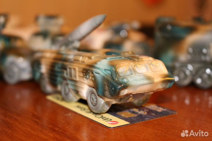 Фарфор из серии Модели военной техники.Танки