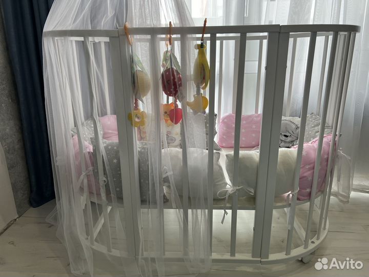 Детская кроватка круглая овальная с маятником