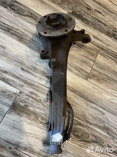 Поворотный кулак передний правый для Touareg