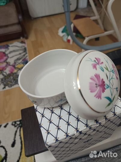 Коробочка туалетная