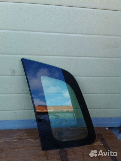 Форд Фиеста (2006г) -левая форточка