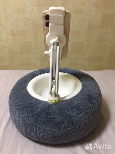 Плюшевая подушка с держателем для телефона