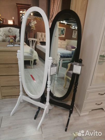 Напольное зеркало