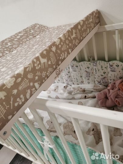 Пеленальная доска на кроватку