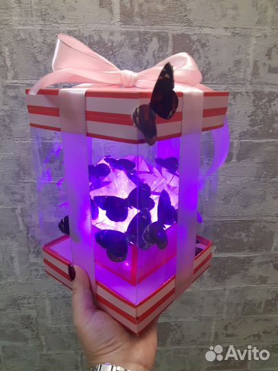 Светильник из бабочек