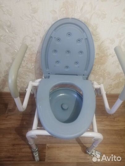 Санитарное кресло туалет