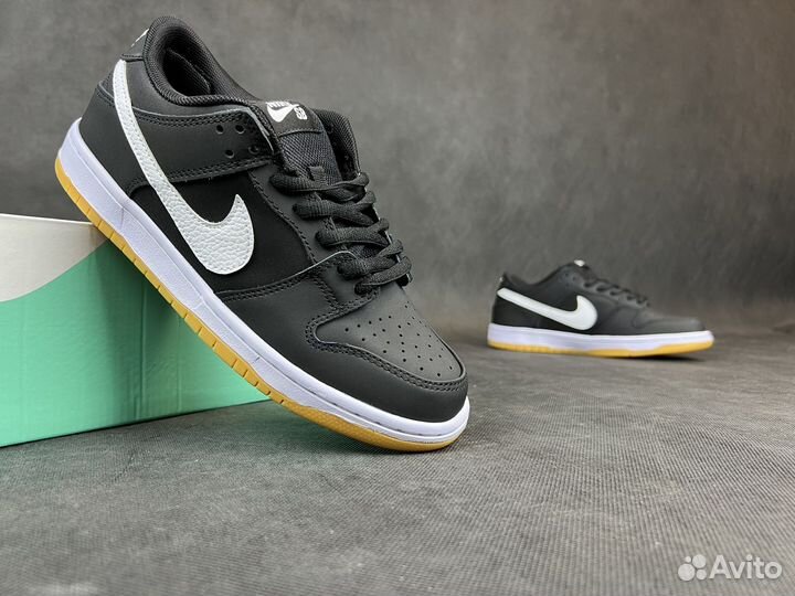 Nike Dunk Low SB Black Gum