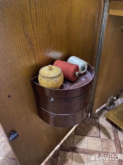 Швейная машина Чайка