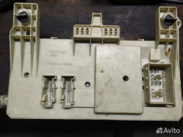 Блок предохранителей салонный Ford Focus 2