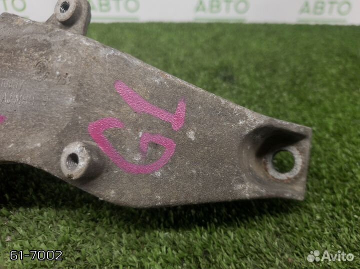 Кронштейн АКПП Audi Allroad A6 C5