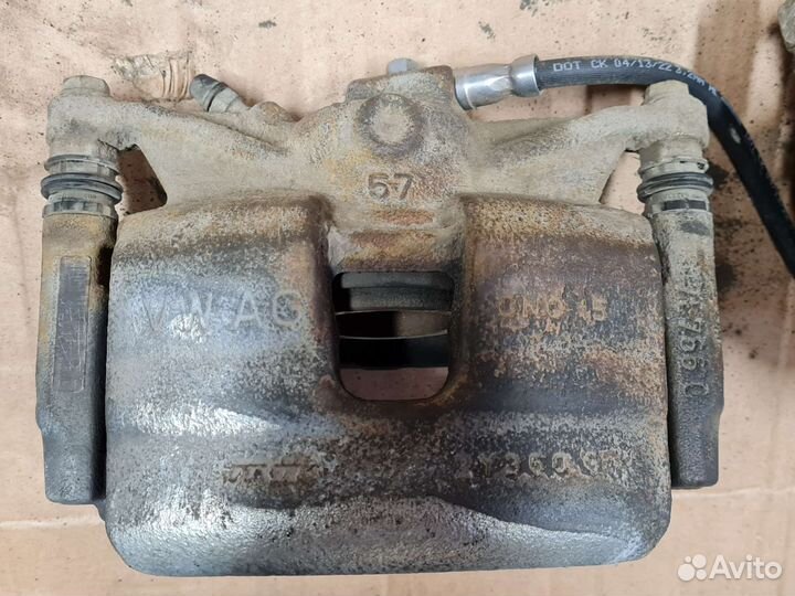 Передние суппорта в сборе Skoda Octavia A8