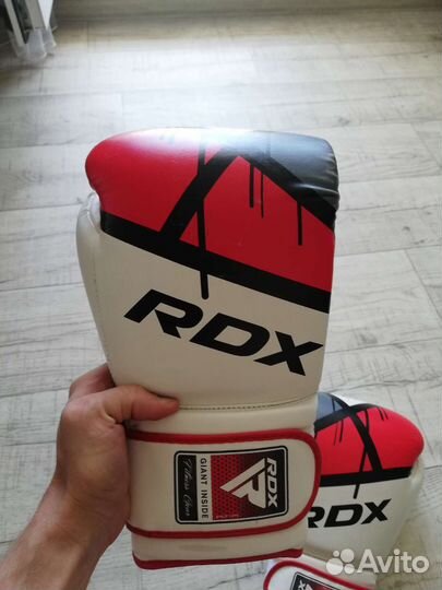 Боксерские перчатки