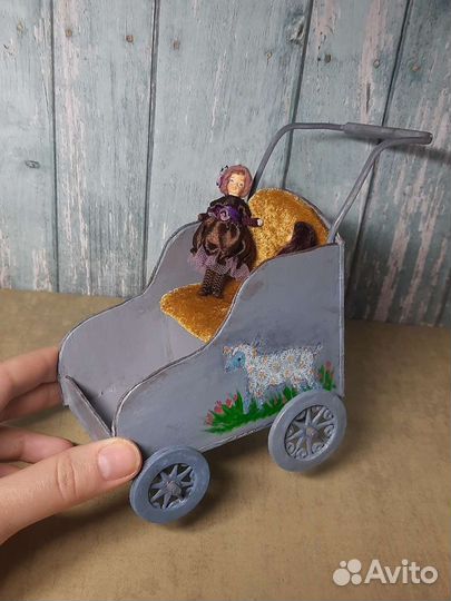 Коляска для кукол в ретро-стиле