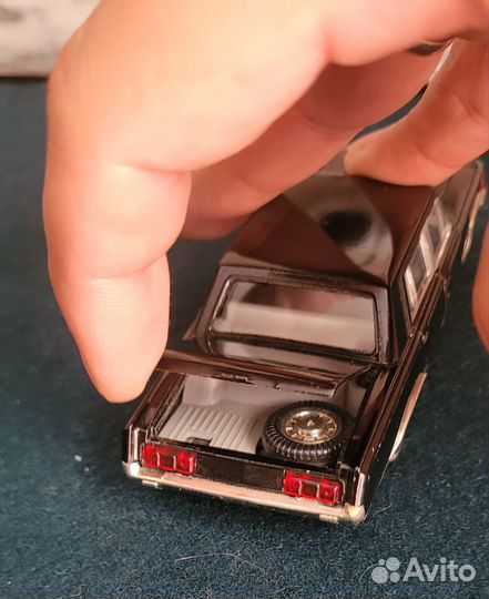 Модель АВТОМОБИЛЯ ЗИЛ-117 сделано СССР 1:43