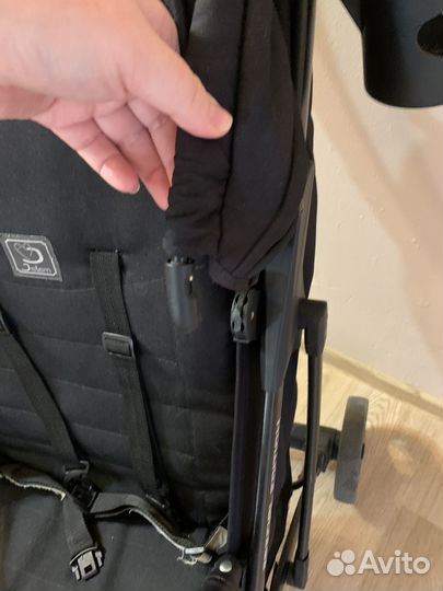 Прогулочная коляска забронирована