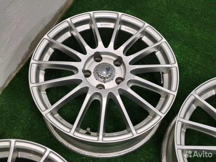 Rays Gramm Lights R-17 (5x114,3; Et42; 7j)